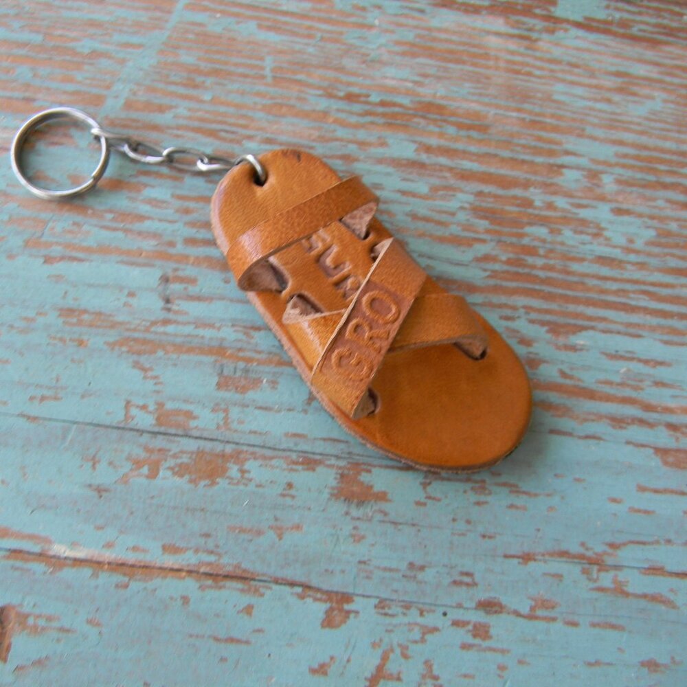 TAN LEATHER HURACHE SANDAL IGUANA SMALL KEYCHAIN CHARM